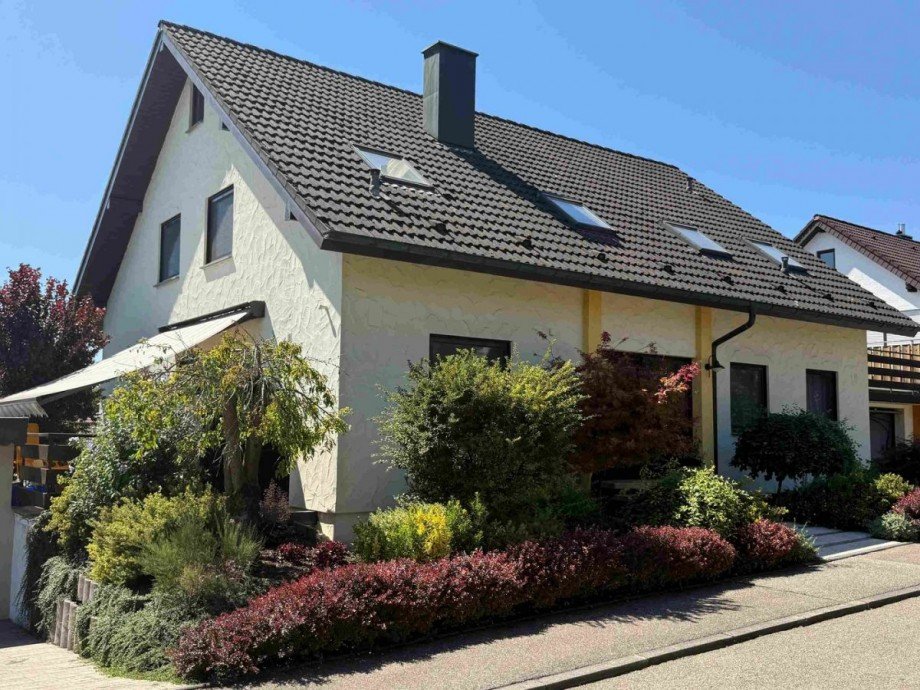 Hausansicht Nordostseite Zweifamilienhaus Hardthausen