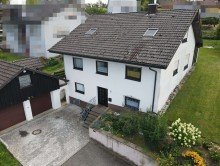 Hausansicht Renoviertes Einfamilienhaus mit Einliegerwohnung, 751 m� Grundst�ck, Doppelgarage