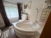 Eckbadewanne +++ verkauft +++  Gro�z�giges und modernisiertes Einfamilienhaus mit ELW + Nebengeb�ude