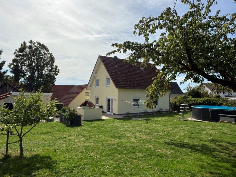 Garten Hausansicht Haus Fahrenbach