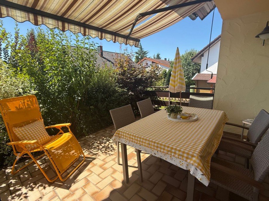 Terrasse S�dseite Zweifamilienhaus Hardthausen