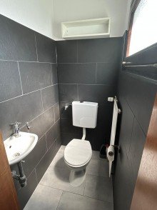 G�ste WC Reihenmittelhaus mit 148 m� Wohnfl�che, 2 Stellpl�tzen, Terrasse und Keller, J�gerhalde S-Wangen
