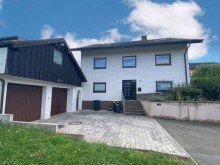 Hausansicht Renoviertes Einfamilienhaus mit Einliegerwohnung, 751 m� Grundst�ck, Doppelgarage