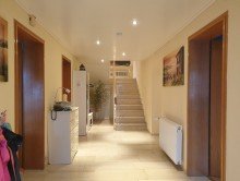 Flur Erdgeschoss +++ verkauft +++  Gro�z�giges und modernisiertes Einfamilienhaus mit ELW + Nebengeb�ude