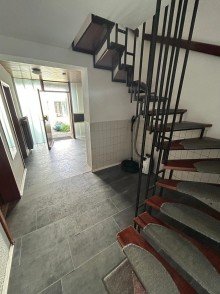 Eingang Diele Aufgang Reihenmittelhaus mit 148 m� Wohnfl�che, 2 Stellpl�tzen, Terrasse und Keller, J�gerhalde S-Wangen