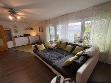 Wohnzimmer +++ verkauft +++  Gro�z�giges und modernisiertes Einfamilienhaus mit ELW + Nebengeb�ude