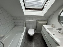 Badansicht +++ verkauft +++ 4-Zimmer Maisonette-Wohnung mit 109 m� in Flein, 2 Balkone, Tiefgaragenstellplatz