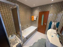 Badansicht gepflegtes Reihenmittelhaus, 126 m� WFL, Terrasse, Balkon, Garage, Garten