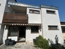 Hausansicht Rueckseite Reihenmittelhaus mit 148 m� Wohnfl�che, 2 Stellpl�tzen, Terrasse und Keller, J�gerhalde S-Wangen