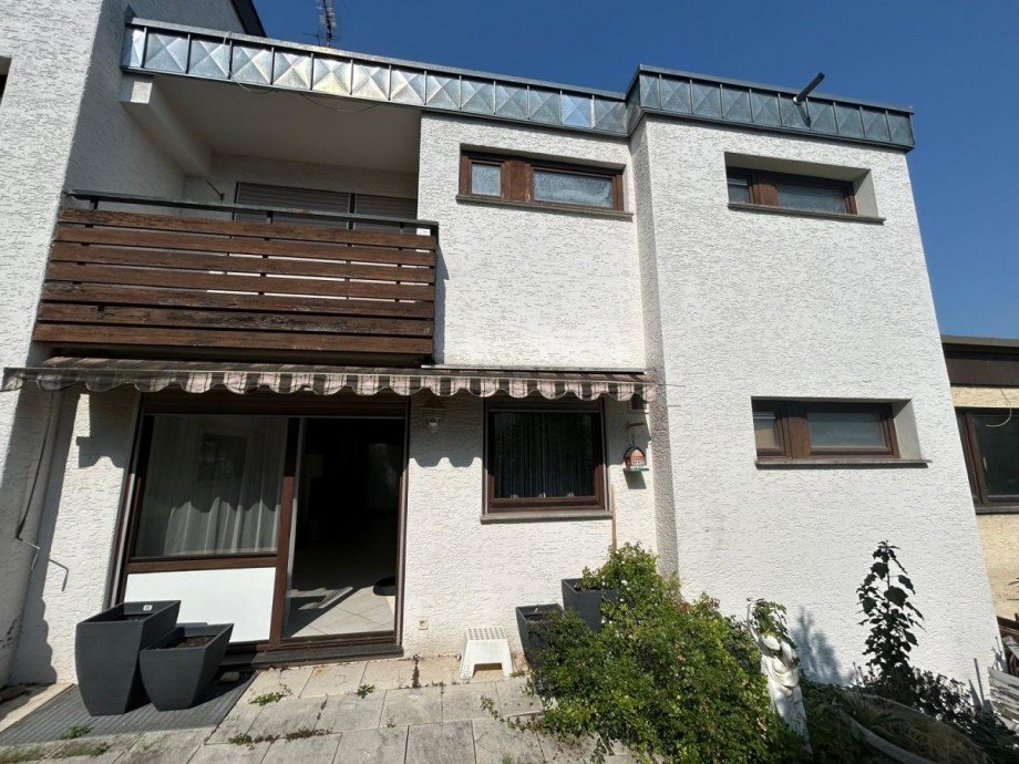 Hausansicht Rueckseite Reihenmittelhaus Stuttgart