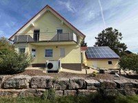 Bild (fa0a2041a021c46e42be27172ade2b36): Modernes energiesparendes A+ Einfamilienhaus mit gro�em Garten, Pool, Doppelgarage und Nebengeb�ude