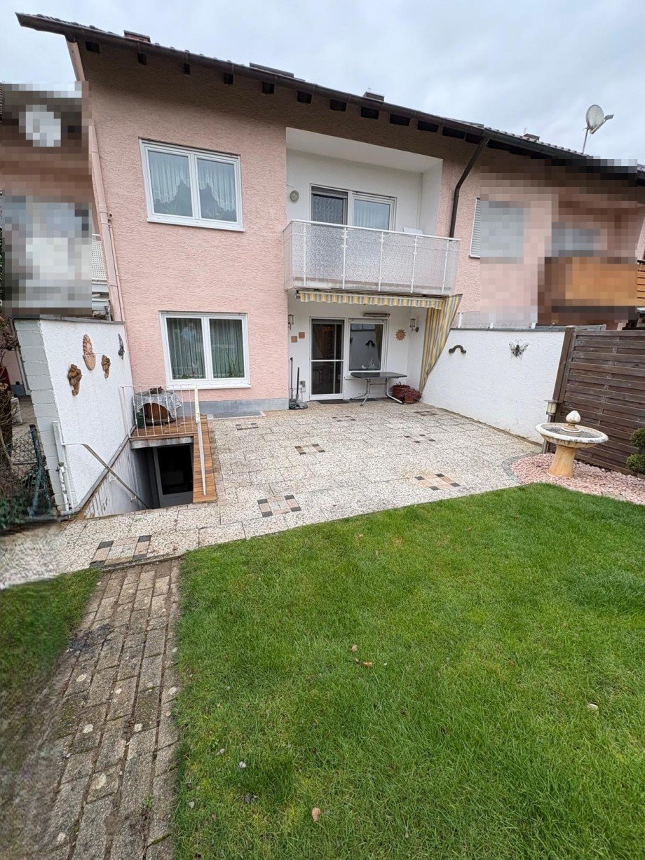 Hausansicht Garten Terrasse Reihenmittelhaus Neudenau